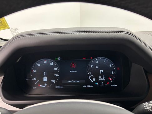 Used 2025 Land Rover Defender 110 X-Dynamic SE AWD/4WD image 18