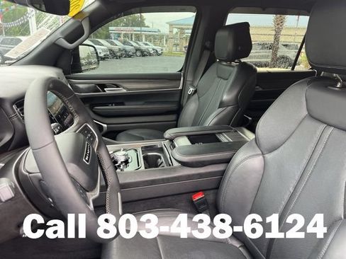 Used 2024 Jeep Wagoneer Series II w/ Convenience Group I AWD/4WD image 7