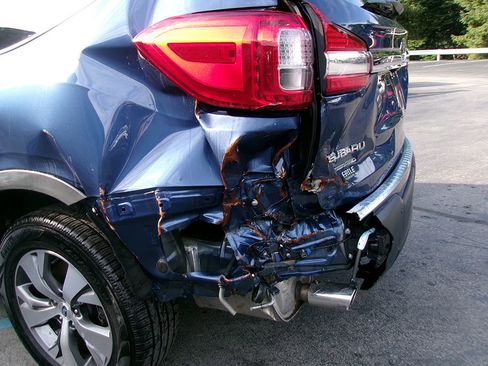 Used 2020 Subaru Ascent Premium w/ Convenience Package image 3