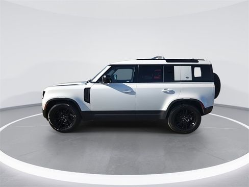 Used 2024 Land Rover Defender 110 S image 5