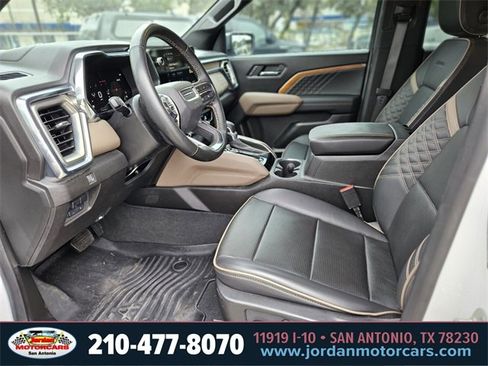 Used 2024 GMC Canyon Denali image 18