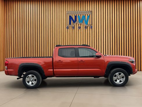 Used 2016 Toyota Tacoma TRD Sport AWD/4WD image 25