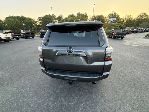 Used 2022 Toyota 4Runner SR5 Premium w/ Moonroof Package RWD image 12