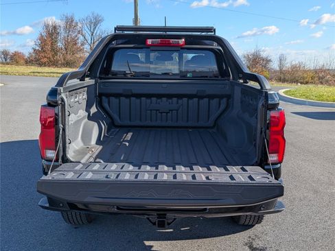 Used 2025 Chevrolet Colorado Z71 w/ Midnight Edition image 14
