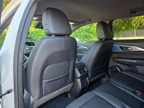 Certified 2024 Chevrolet Equinox EV LT FWD image 27