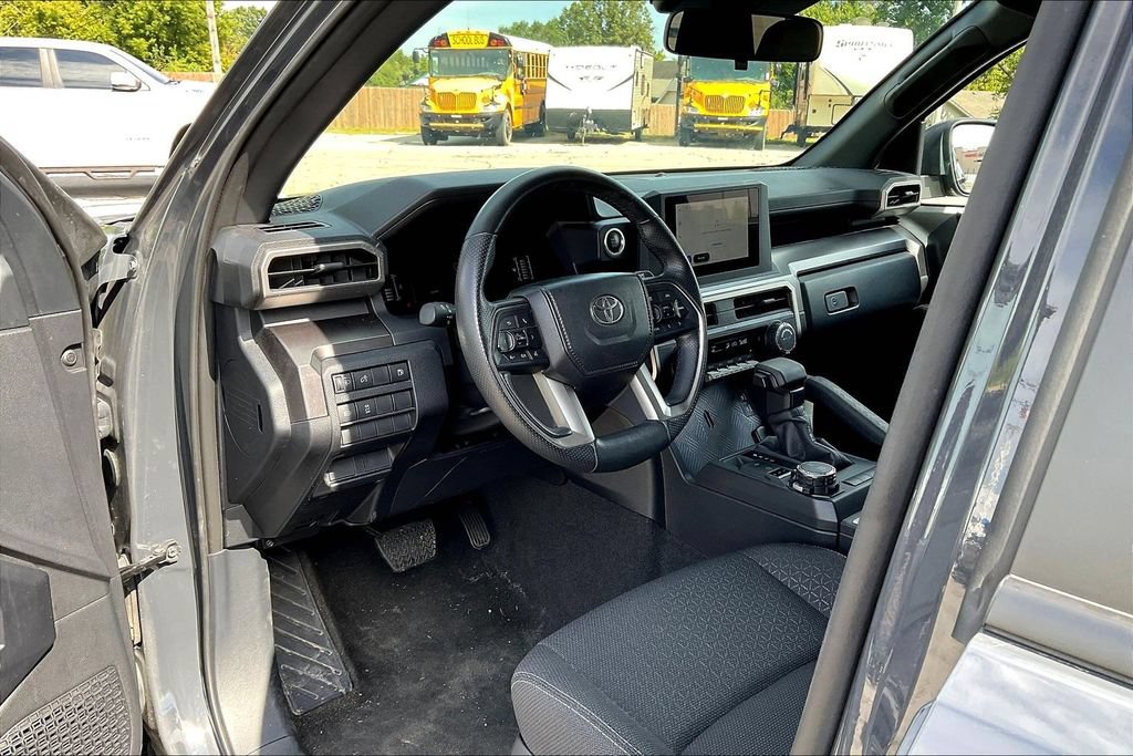 Used 2025 Toyota 4Runner SR5 AWD/4WD image 23