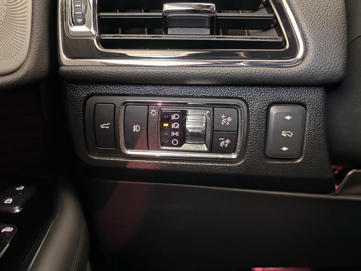 Used 2024 Lincoln Navigator Reserve AWD/4WD image 31