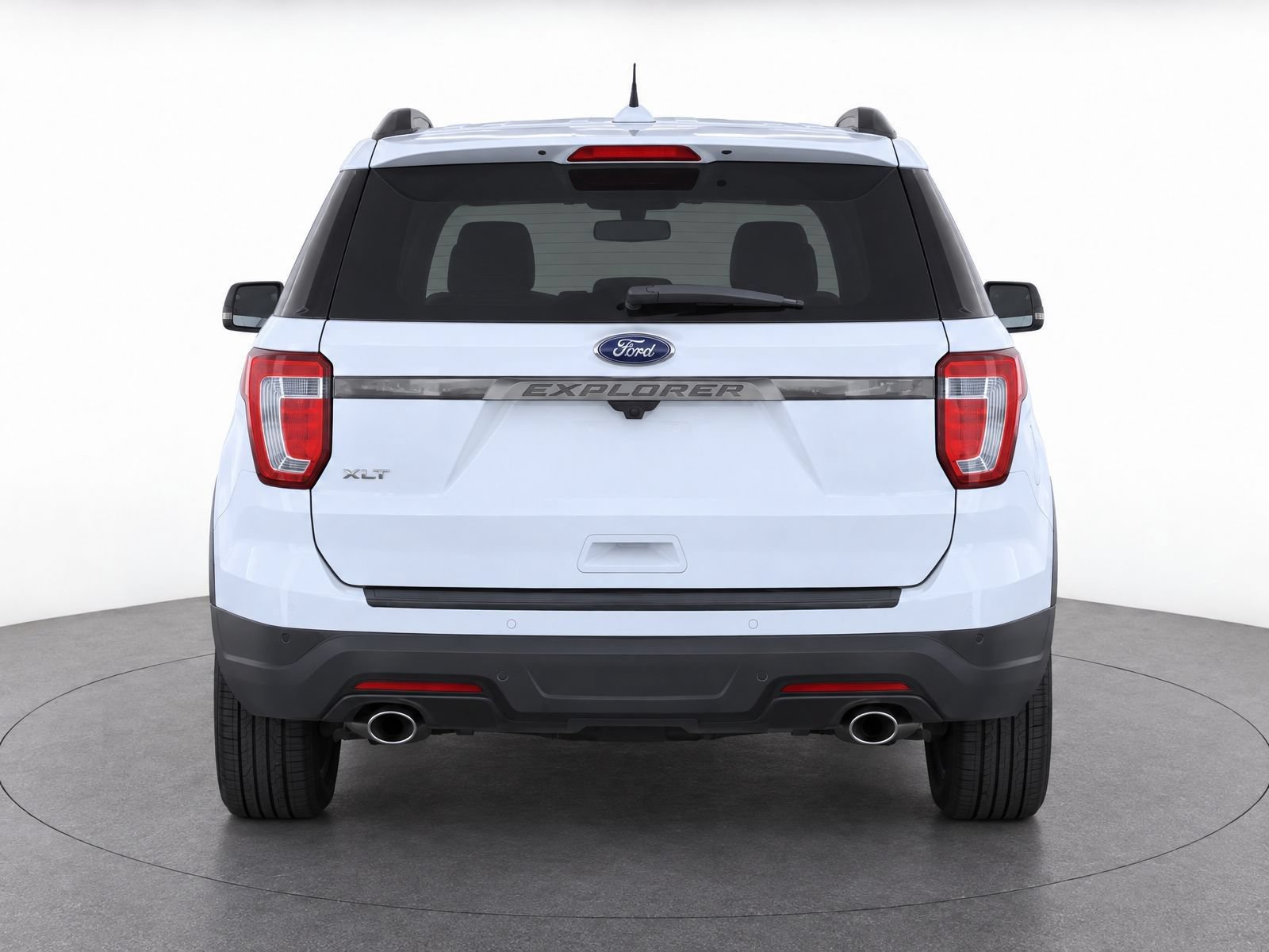 Used 2018 Ford Explorer XLT w/ Equipment Group 202A FWD image 5