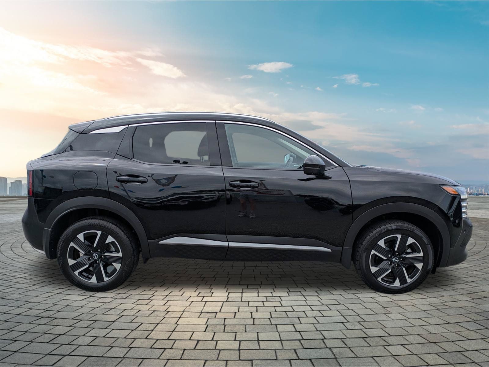 Used 2025 Nissan Kicks SR AWD/4WD image 4