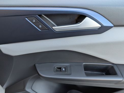 Used 2023 Volkswagen Taos SE w/ Panoramic Sunroof Package image 22