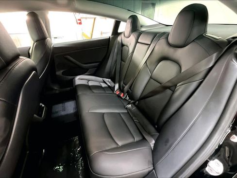 Used 2022 Tesla Model 3 image 29