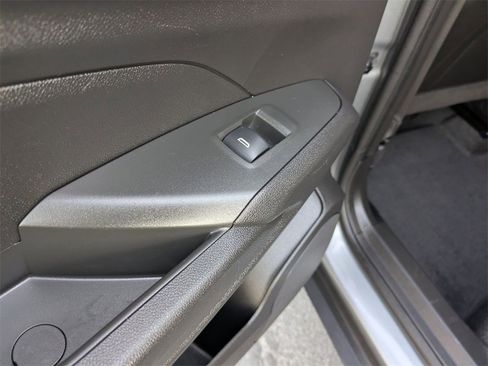 Used 2025 Chevrolet Trax LT w/ LT Convenience Package image 27