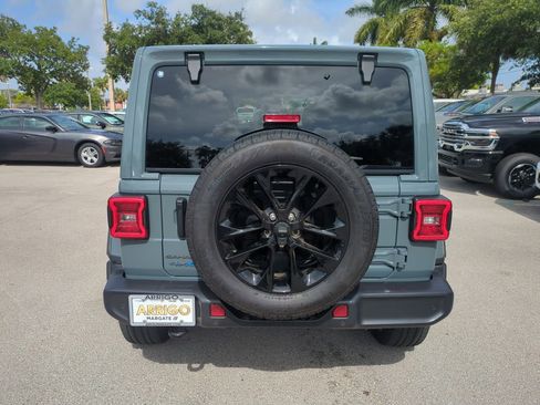 Used 2025 Jeep Wrangler Unlimited Sahara w/ Safety Group AWD/4WD image 7