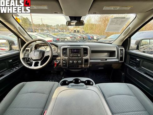 Used 2017 RAM 1500 Express RWD image 16