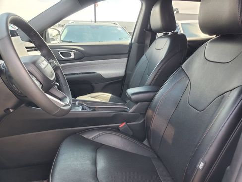 Used 2023 Jeep Compass Latitude AWD/4WD image 6
