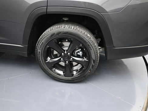 New 2025 Jeep Grand Cherokee L Limited w/ Black Appearance Package image 10