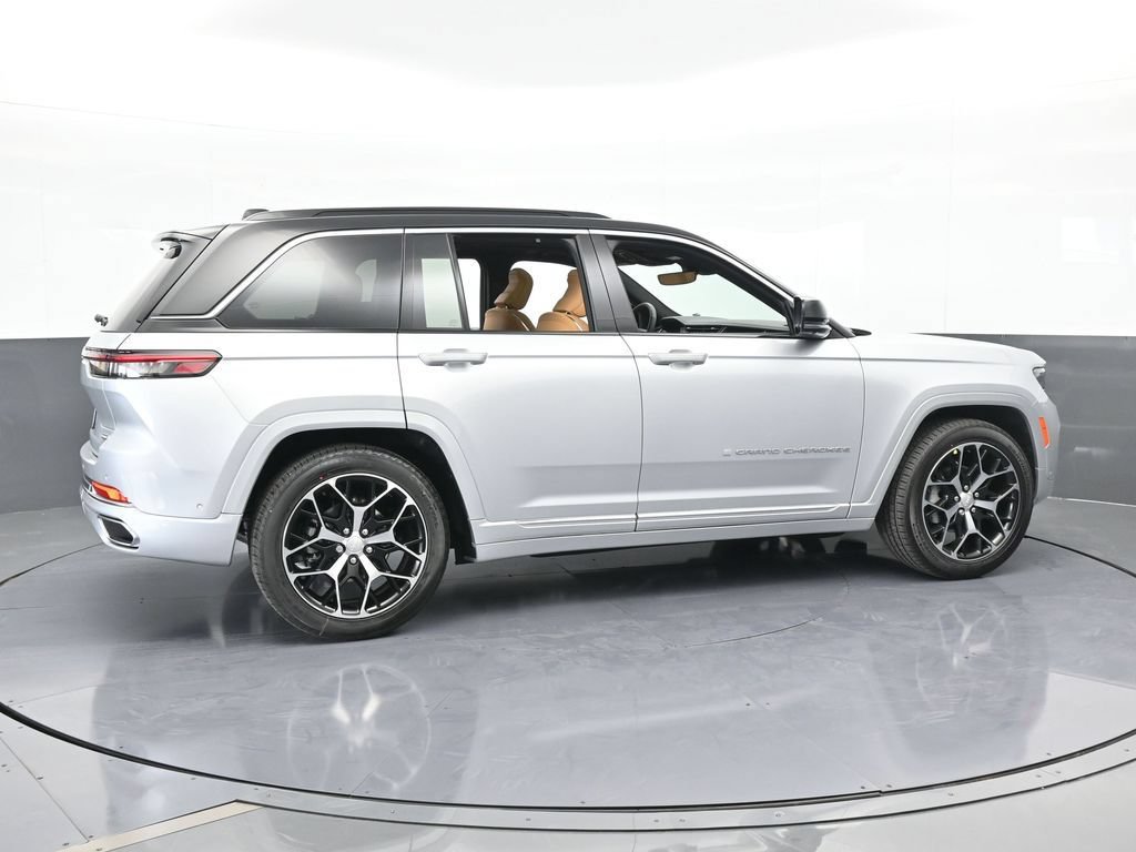 New 2025 Jeep Grand Cherokee Summit AWD/4WD image 2