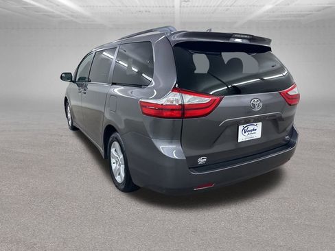 Used 2019 Toyota Sienna LE image 8