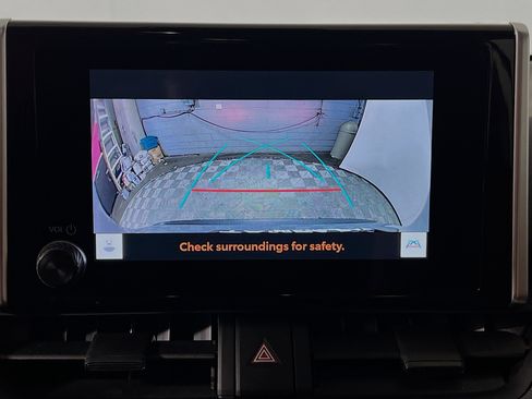 Used 2025 Toyota RAV4 XLE FWD image 28