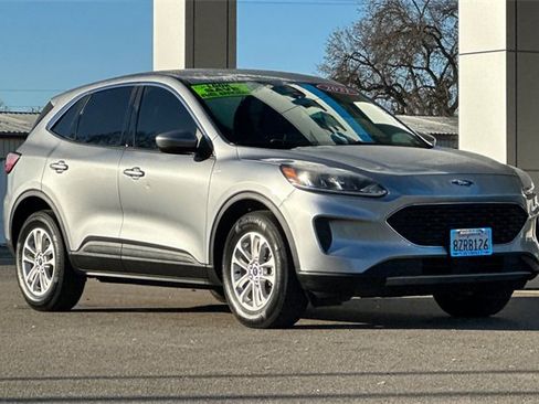 Used 2021 Ford Escape SE image 2