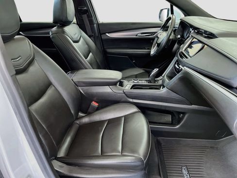 Used 2025 Cadillac XT6 Luxury w/ LPO, Floor Liner Package AWD/4WD image 31