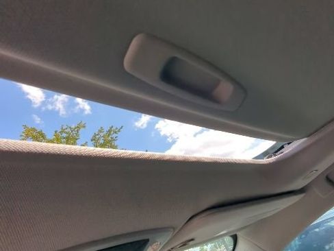 Used 2026 Toyota Sienna XLE FWD image 3