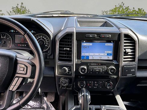 Used 2018 Ford F150 XLT w/ Equipment Group 302A Luxury image 10