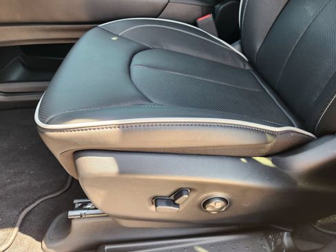 New 2027 Chrysler Pacifica Limited w/ Family Tech Group FWD image 19