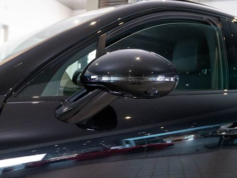 Certified 2024 Porsche Macan S AWD/4WD image 12