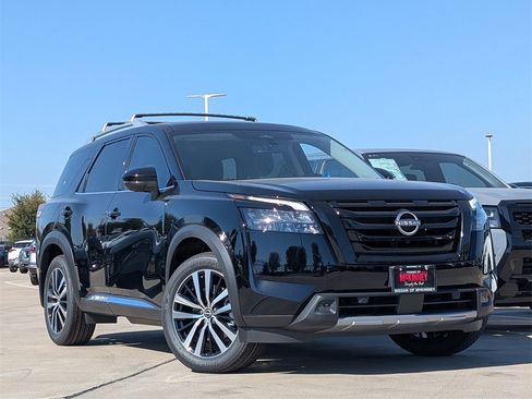 New 2025 Nissan Pathfinder Platinum w/ Black Appearance Package image 2