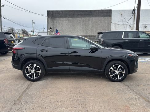 Used 2024 Chevrolet Trax RS image 9