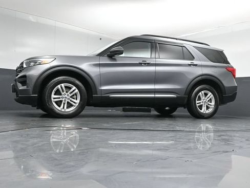 Certified 2022 Ford Explorer XLT w/ Class IV Trailer Tow Package AWD/4WD image 39