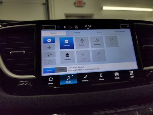 Used 2024 Chrysler Pacifica Touring-L image 44