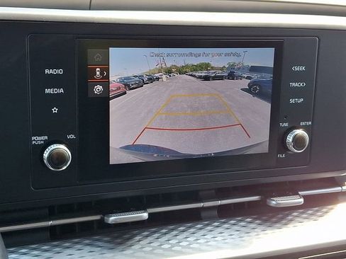 Used 2024 Kia Carnival LX FWD image 20