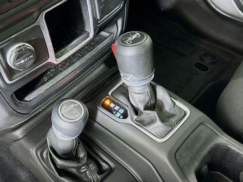 Used 2018 Jeep Wrangler Unlimited Sport image 23