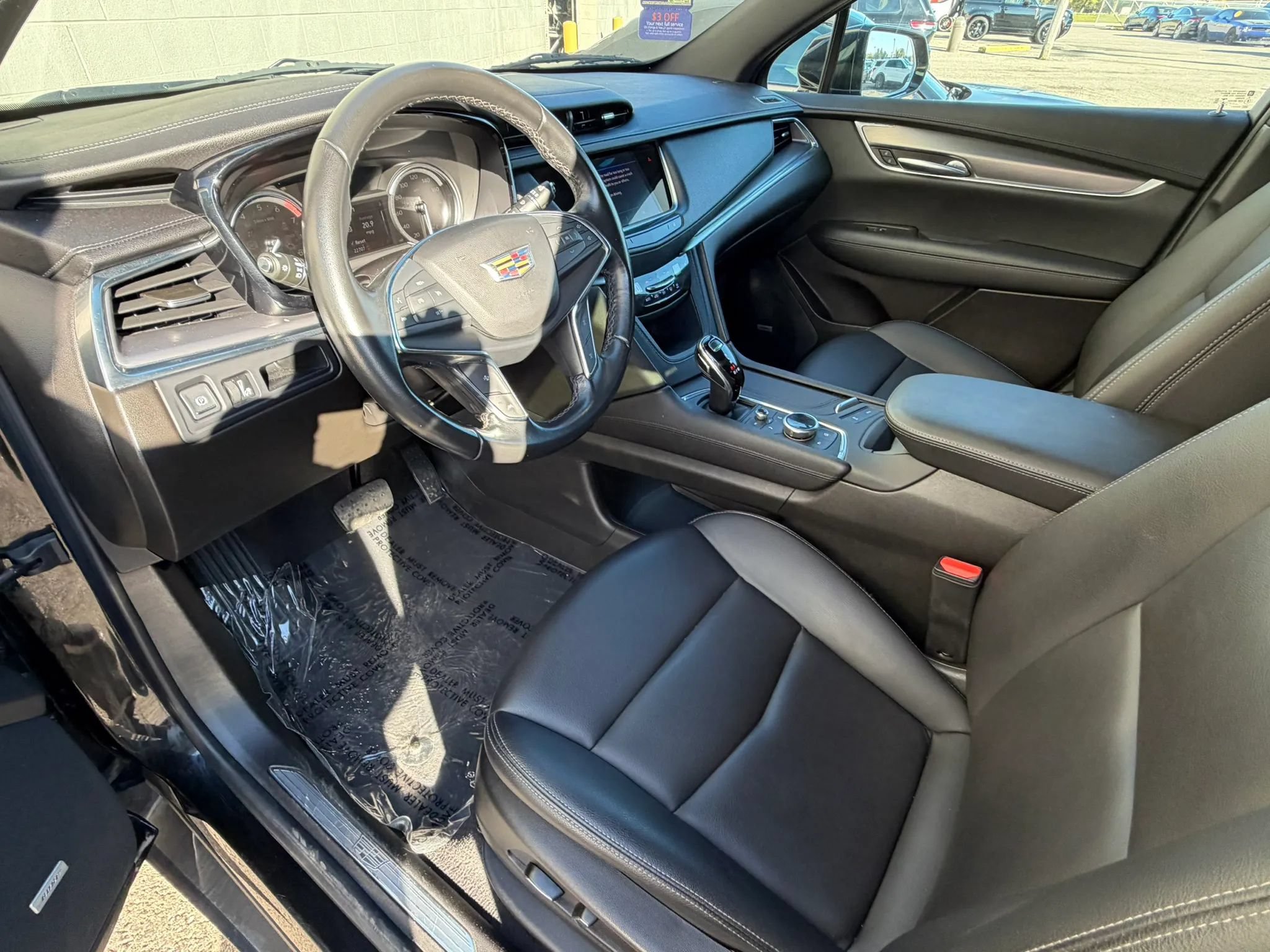 Used 2023 Cadillac XT5 Luxury w/ LPO, Floor Liner Package FWD image 9