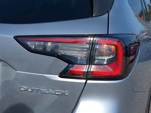 Used 2020 Subaru Outback Limited w/ Popular Package #2 image 8