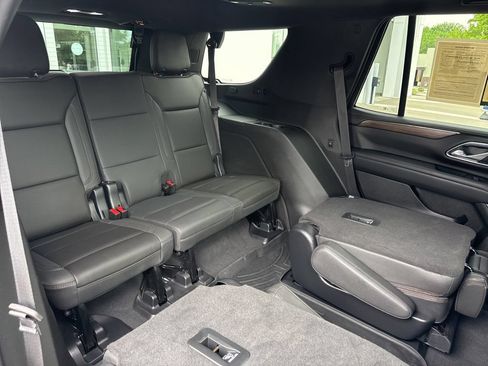 Used 2023 Chevrolet Tahoe High Country AWD/4WD image 12