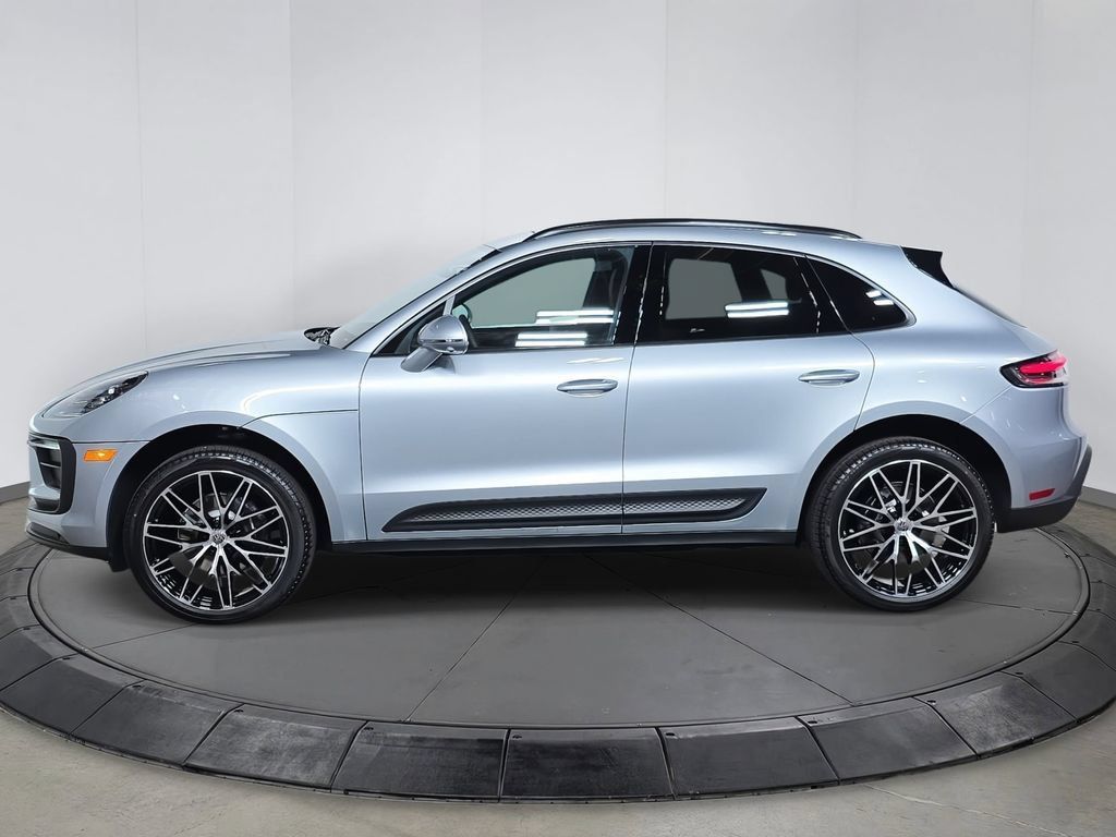 Certified 2026 Porsche Macan AWD/4WD image 2