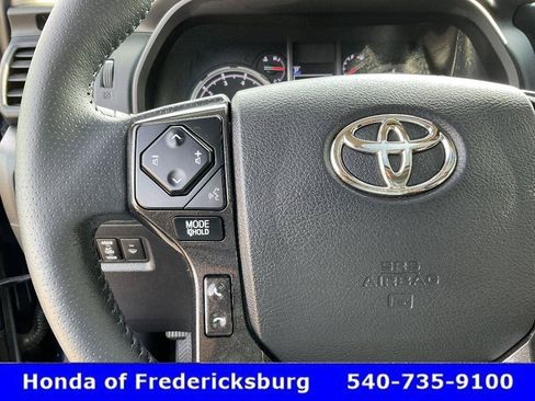 Used 2022 Toyota 4Runner TRD Off-Road Premium w/ Moonroof Package AWD/4WD image 33