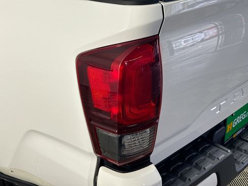 Used 2018 Toyota Tacoma SR w/ SR Convenience Package image 33