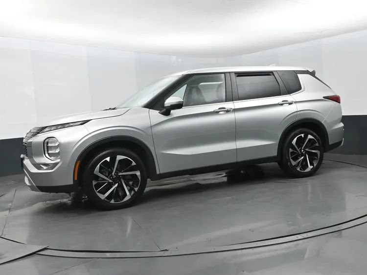 Used 2024 Mitsubishi Outlander FWD image 5