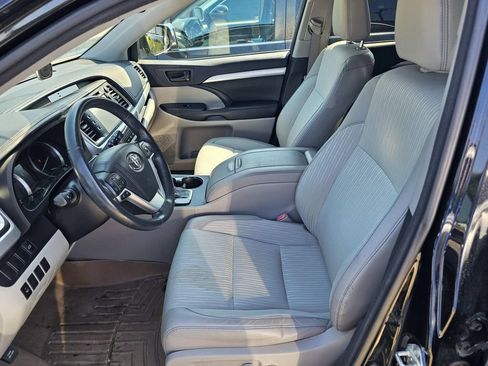Used 2016 Toyota Highlander Plus FWD image 15
