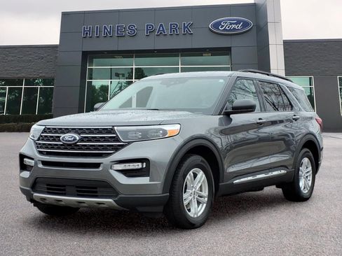 Used 2023 Ford Explorer XLT w/ Equipment Group 202A image 3