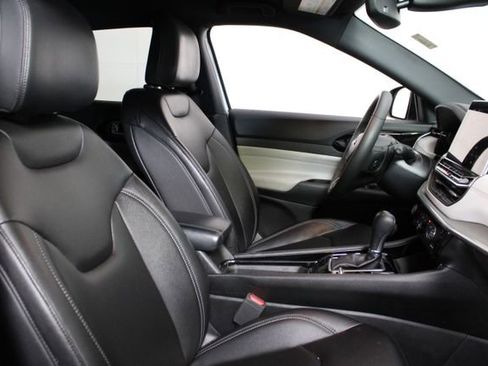 Used 2025 Jeep Compass Limited image 12