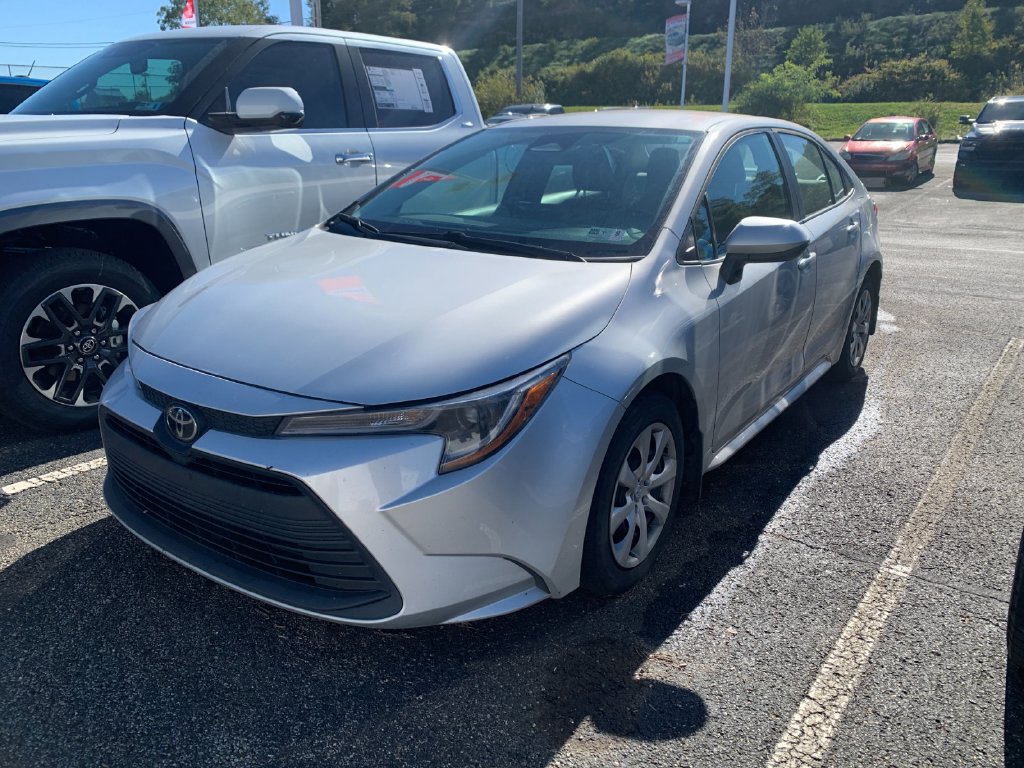 Used 2024 Toyota Corolla LE FWD image 5