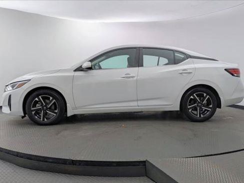 Used 2025 Nissan Sentra SV FWD image 3