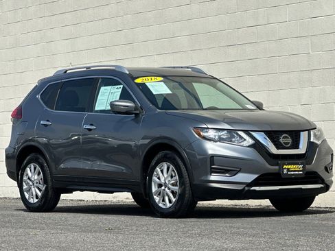 Used 2018 Nissan Rogue SV w/ Premium Package image 2