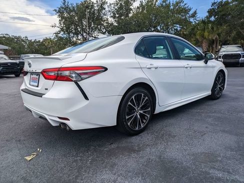 Used 2019 Toyota Camry SE FWD image 4