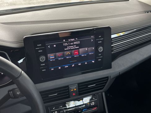 Used 2025 Volkswagen Jetta SE image 18